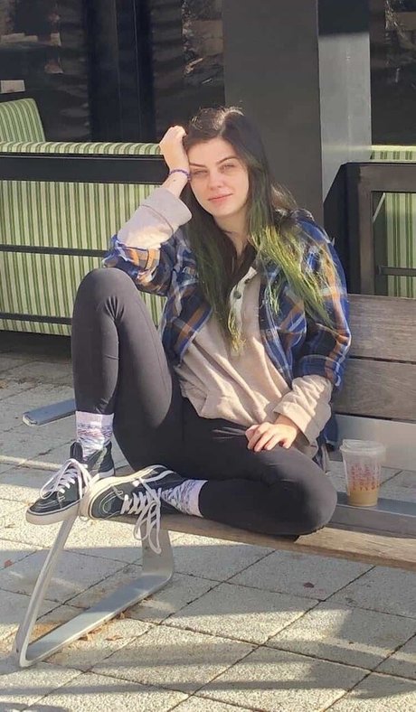 Zoey Wilde star pornographic image