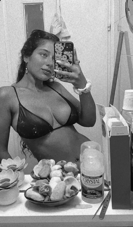 Li Yam Dvash star nude pic