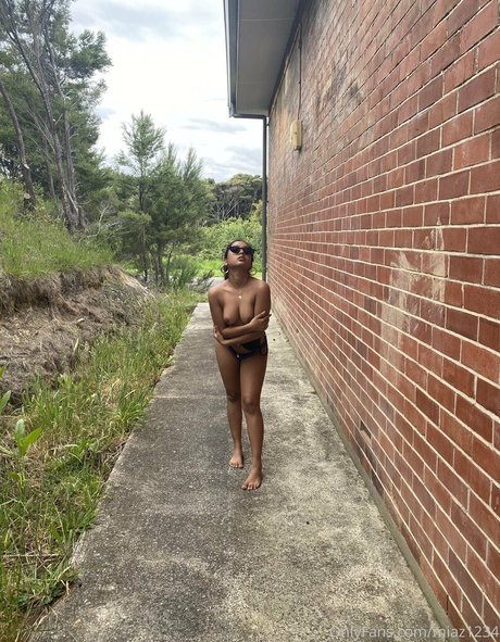 lesbian fingering onlyfans nice gallery