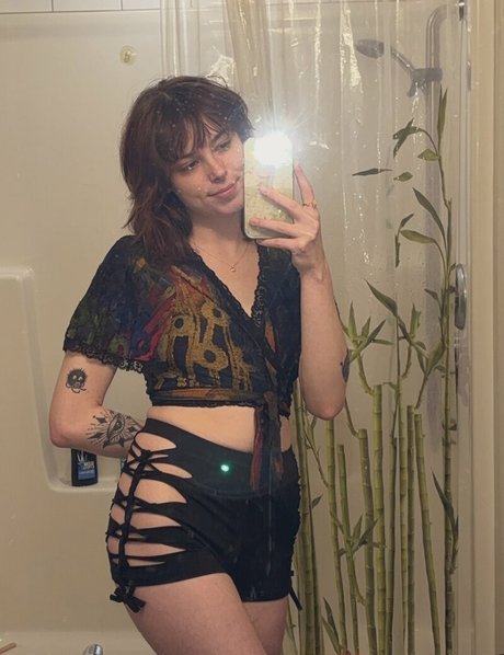 Anothrsadartist star naked image