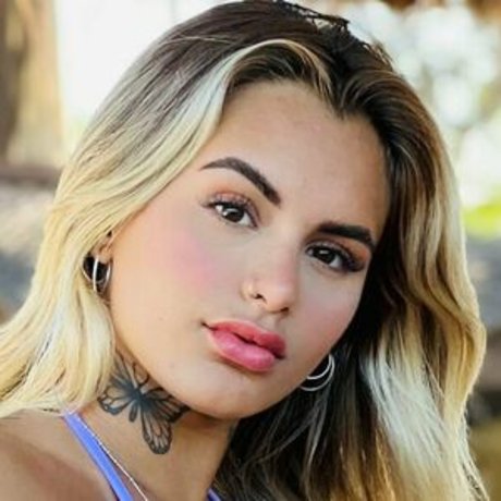 famous ladyboy onlyfans nudes picture