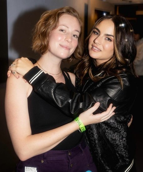 Hannah Einbinder sex pornstar images