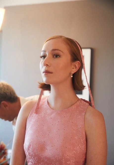 Hannah Einbinder naked pornstar pictures