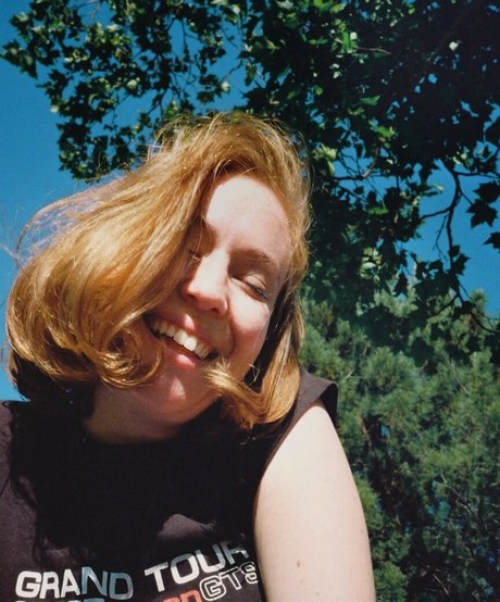 Hannah Einbinder xxx actress img