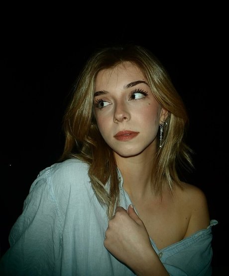 Martina Dell Anna exclusive star img