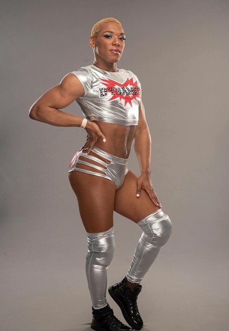 Sonny Kiss erotic actress gallery