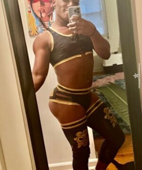 Sonny Kiss beautiful star photo