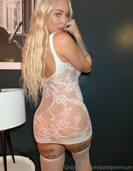 bethpremium model erotic pics
