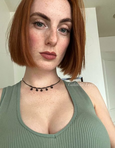 Galactic Leeloo pornstar erotic pics