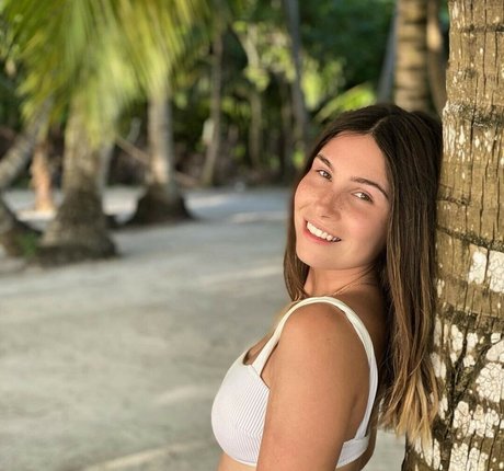 Adele tsy model naked pic