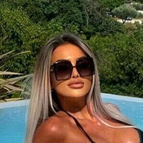 Iulia Carmen star adult photos