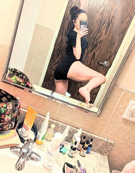 raenarchy model hot photos