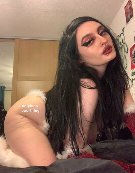 poorthing model pics