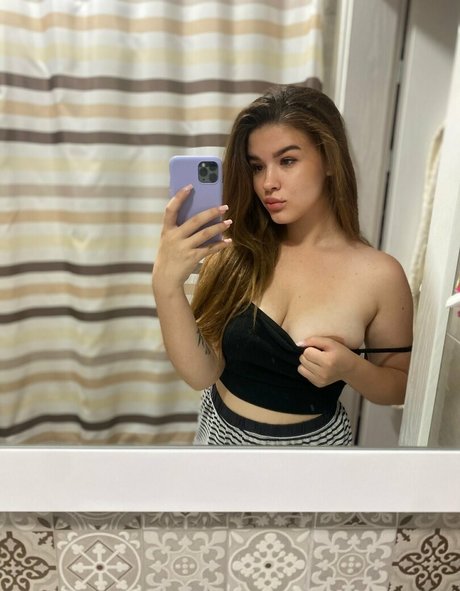 miiraamii model nude archive