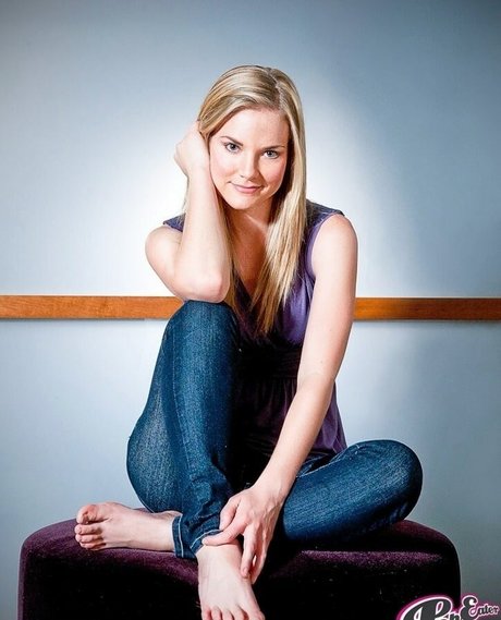 Cindy Busby star naked pics