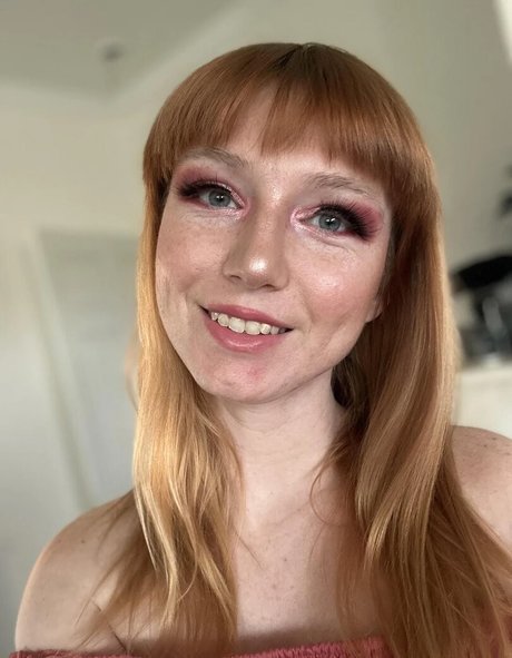 defs not ur mom pretty actress photo