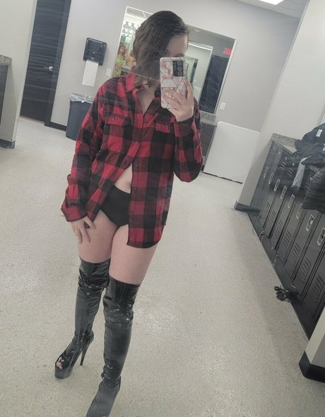 djkracht23 nude model picture