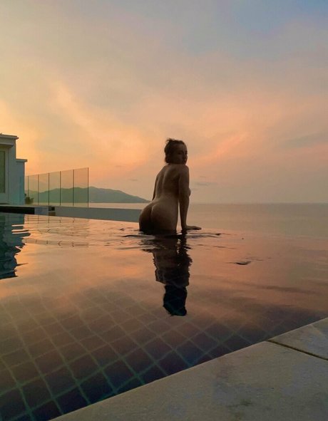 savannahxxx model erotic image