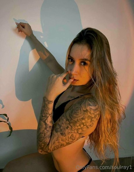 alicia ray beautiful star photo