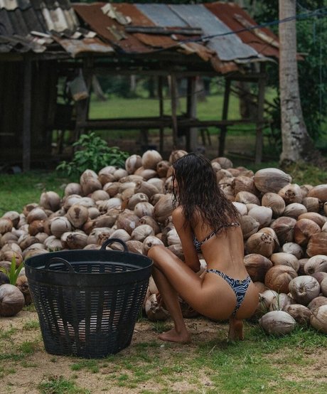 Bruna Lirio model photos