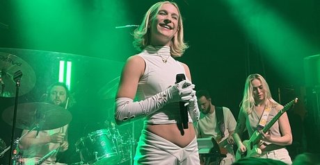 fingering pussy onlyfans hot naked photo