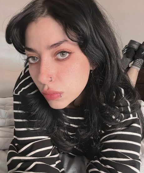 Miki Blue perfect model pic