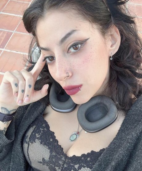 Miki Blue art model picture