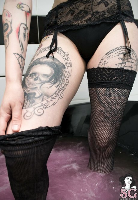 Karenzio actress pics