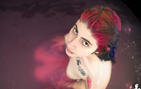 Karenzio naked model image