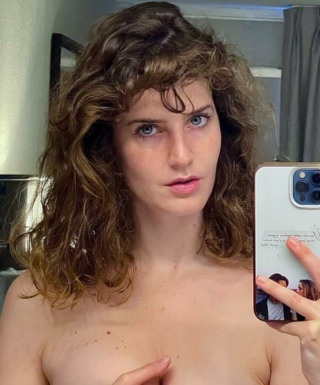 Moria Akons model beautiful photos