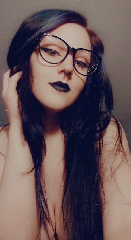 Tatlessgoth nudes model pic