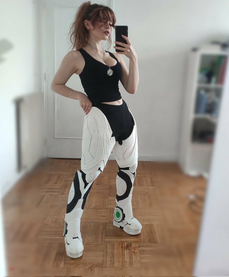 madsfive model naked img