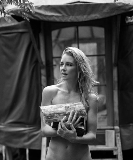 Merel Van Der Wouden model naked galleries