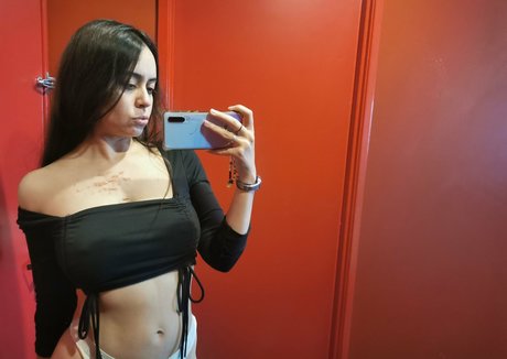 baal T model nude pic