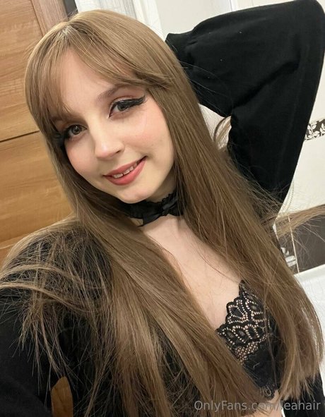 Leah Air pornstar naked gallery