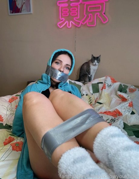 Honeyiknowyouknow model top pictures