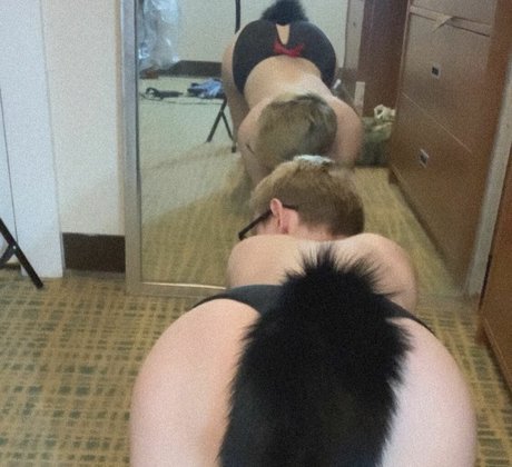 lesbian fingering onlyfans free images