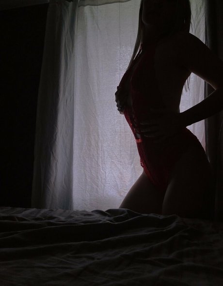 Elinasky pornstar naked image