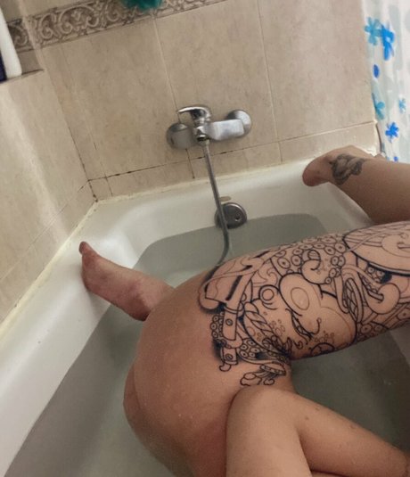 shijiuuuu127585 model naked photo