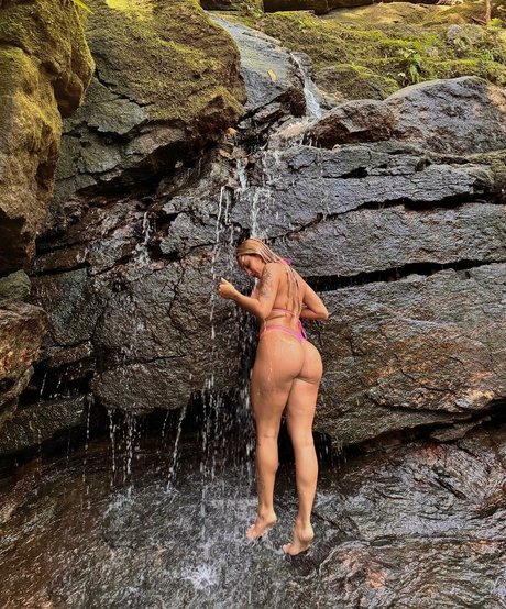 Lara Juc_ pretty star picture