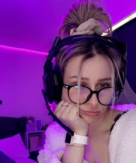 Cobyymj adult model galleries