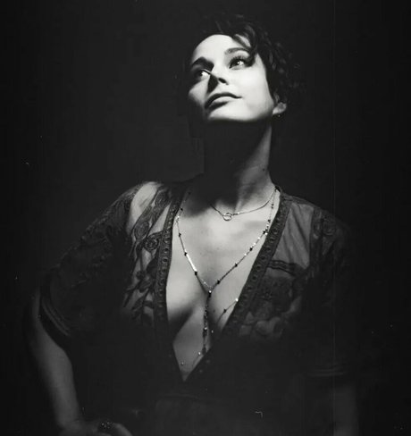 Salunes secret model pornographic pics