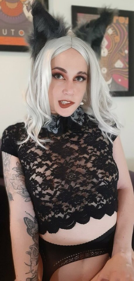 Salunes secret art actress image