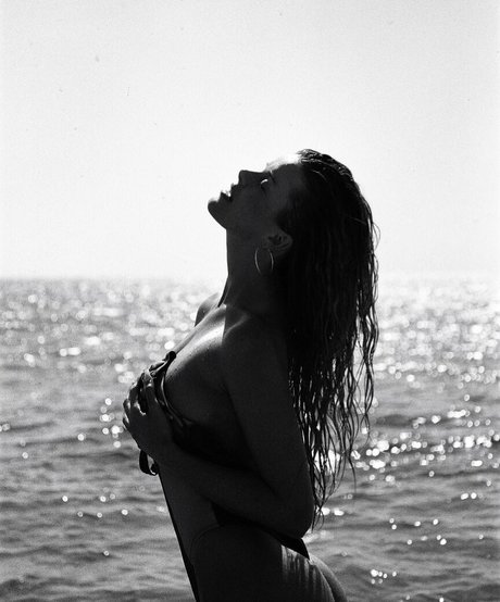 Mckenzie Hewson sex model picture