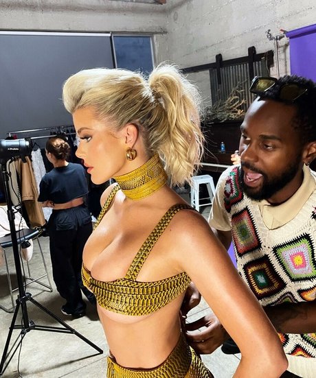 Mckenzie Hewson model sex gallery