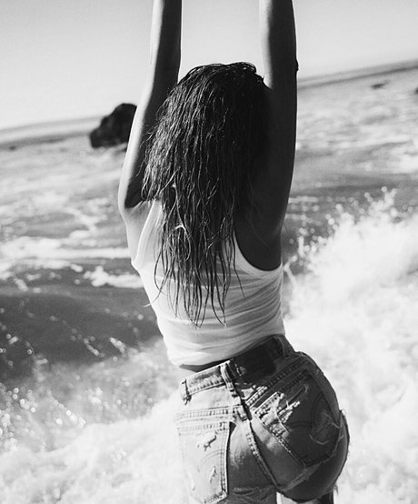 Mckenzie Hewson erotic model photos