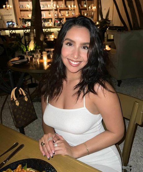 Deyaris Arai model porn pictures