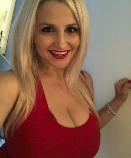 makeup artist onlyfans sexy pictures