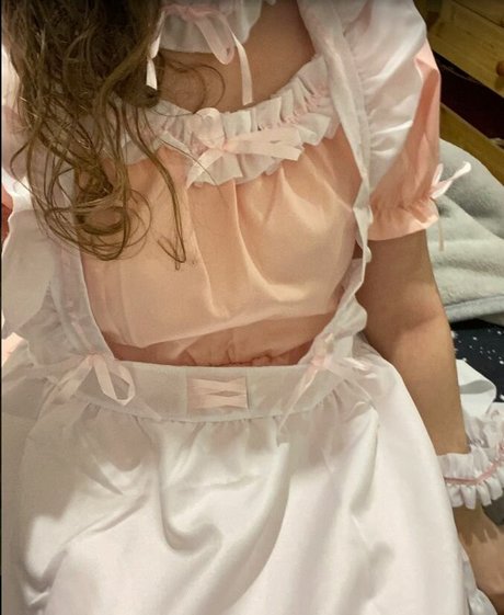 skinny shemale onlyfans top pics