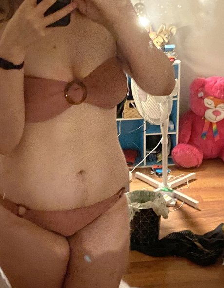 Frozen Cherry hot model pics